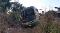 Ônibus capota, 3 passageiros morrem e 13 ficam feridos em rodovia de MT