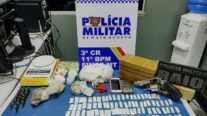 PM prende membro de organização criminosa com tabletes e 103 porções de cocaína