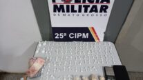 Polícia Militar apreende 103 porções de pasta base e prende suspeito por tráfico de drogas