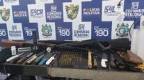 Patrulha Rural aborda Kombi e prende dois homens com espingardas e munições