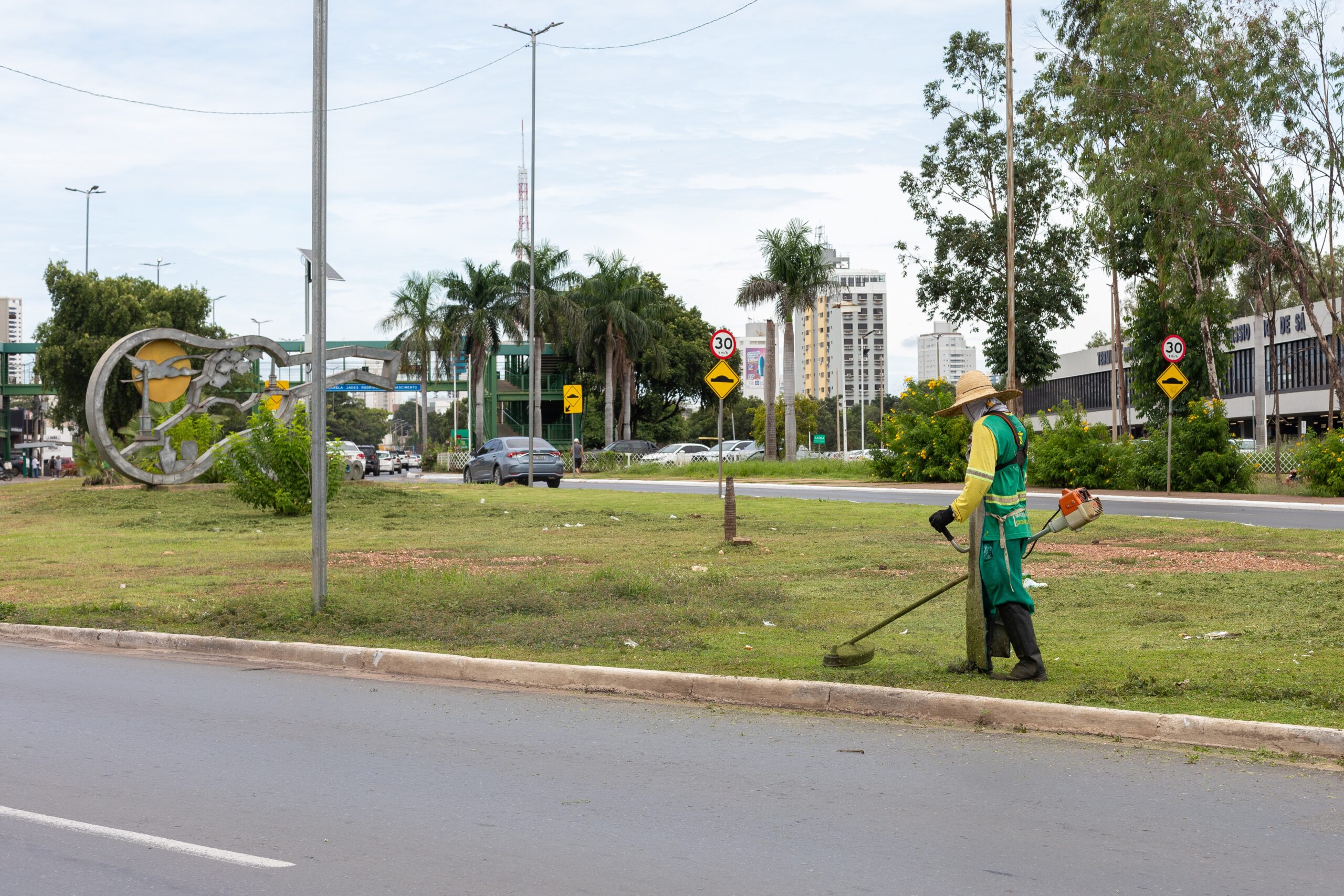 Mutirão de limpeza atende Avenida Beira Rio e Parque das Águas no fim de semana
