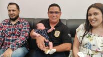 Policial civil salva recém-nascido levado a delegacia sem respirar