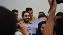 Cantor iraniano recebe 74 chibatadas por apoiar protestos contra o hijab