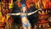 Ex de Cristiano Ronaldo e Tom Brady, Irina Shayk estreia no carnaval do Rio