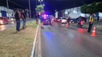 Motociclista morre após cair e ser atropelado por caminhão pipa em Cuiabá