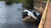 Corpo de Bombeiros localiza corpos de duas vítimas de afogamento após queda de carro de ponte