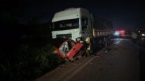 Cinco pessoas morrem em acidente entre carro e carreta na BR-163 em MT
