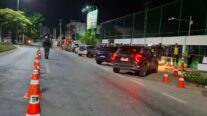Ações da Operação Lei Seca resultam na prisão de nove motoristas por embriaguez e 55 veículos removidos