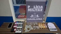 Cavalaria da PM prende homem por tráfico de drogas, apreende maconha e cigarros eletrônicos