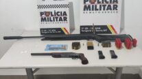 Suspeito de ameaçar filho e esposa é flagrado com armas e 149 munições