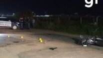 Dois jovens morrem após tentativa de ultrapassagem e batida entre motos em avenida de Cuiabá