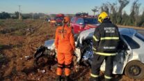 Corpo de Bombeiros presta socorro a vítimas de colisão frontal na BR-163
