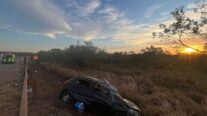 Duas pessoas morrem e três ficam feridas após carro capotar na BR-163 em MT