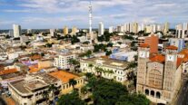 Cuiabá avança 69 posições e lidera crescimento entre capitais no Ranking de Competitividade dos Municípios
