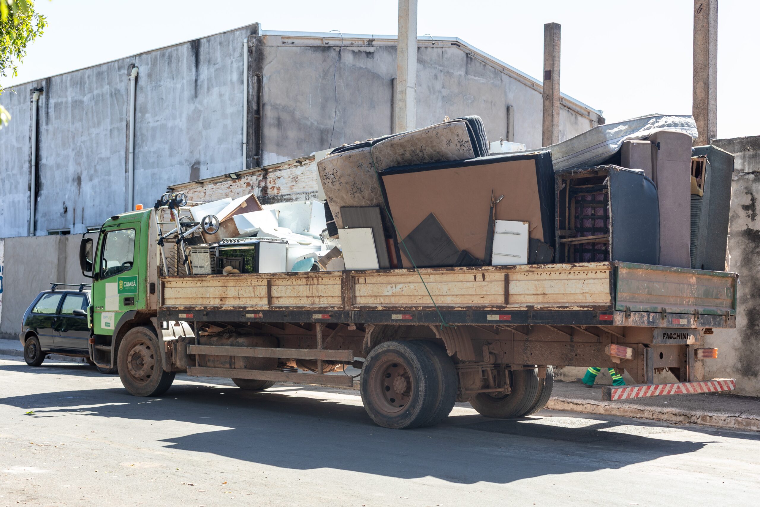 Operação Cata-treco percorre 22 bairros de Cuiabá nesta semana