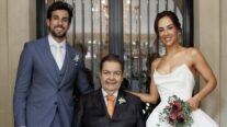 Faustão leva filha ao altar de cadeira de rodas em casamento