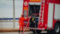 Corpo de Bombeiros combate incêndio em caminhão de carga na MT-449