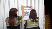 Prefeitura de Cuiabá interdita local que funcionava como oficina e galpão de bebidas