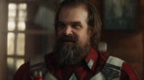 Quem é David Harbour, ator de ‘Stranger Things’ acusado de bullying e assédio?