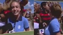 Repórter da Globo tem o cabelo puxado por torcedores do Flamengo ao vivo