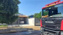 Bombeiros agem rápido e impedem que incêndio se espalhe por residência