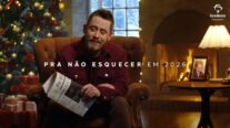 Macaulay Culkin revive personagem de ‘Esqueceram de Mim’ em campanha de Natal