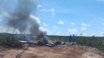 Avião de pequeno porte cai e explode em estrada rural de Mato Grosso