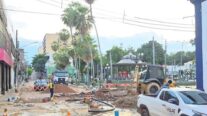 Rompimento de adutora interdita trecho da Avenida 13 de Junho em Cuiabá
