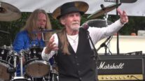 Morre Alex Ligertwood, ex-vocalista da banda Santana, aos 79 anos