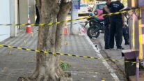Homem morre após ser esfaqueado e suspeito foge em Várzea Grande (MT)