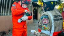 Bombeiros orientam mãe por telefone e salvam recém-nascido engasgado