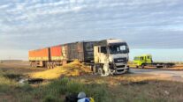 Corpo de Bombeiros combate incêndio em carreta na BR-163