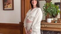 Anne Hathaway anuncia gravidez do terceiro filho e surpreende fãs