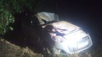 Mãe e filho morrem após carro capotar em rodovia de MT