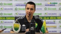 Eduardo Barros cita Cuiabá abaixo nos duelos em derrota para o Criciúma: "Faltou ser mais firme"
