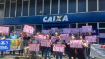 Funcionários da Caixa fazem protesto em Cuiabá durante greve nacional