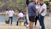 Rafael Cardoso é visto trabalhando no RJ após período em clínica de reabilitação