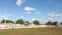Bairro de Várzea Grande (MT) aprovado há 46 anos terá perícia por falta de esgoto e asfalto em 50% das vias